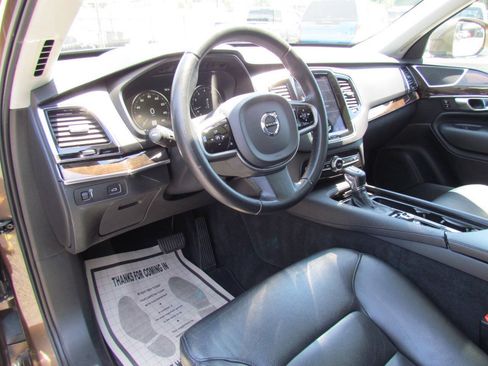 Used 2017 Volvo XC90 T6 Momentum w/ Vision Package AWD/4WD image 8