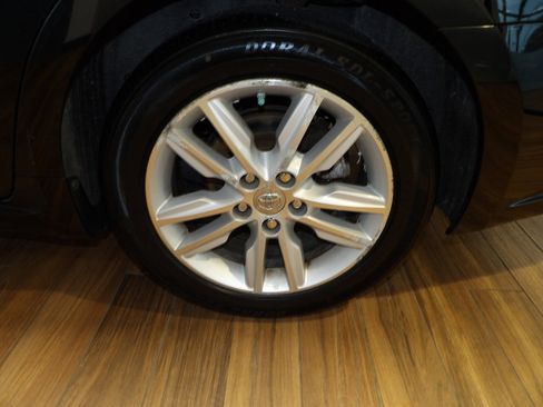 Used 2013 Toyota Avalon XLE Premium image 9