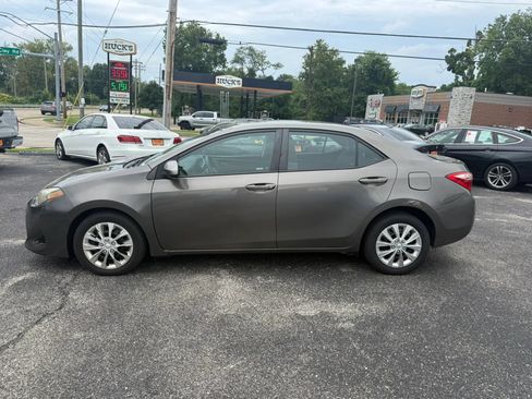 Used 2017 Toyota Corolla LE w/ Carpet Mat Package (TMS) FWD image 2