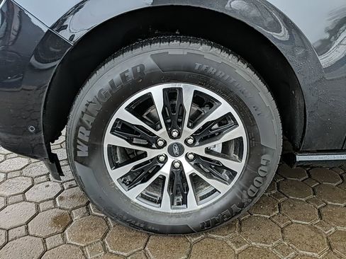 Used 2025 Ford Expedition Max Platinum image 12