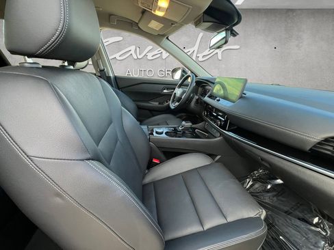 Certified 2025 Nissan Rogue SL image 24