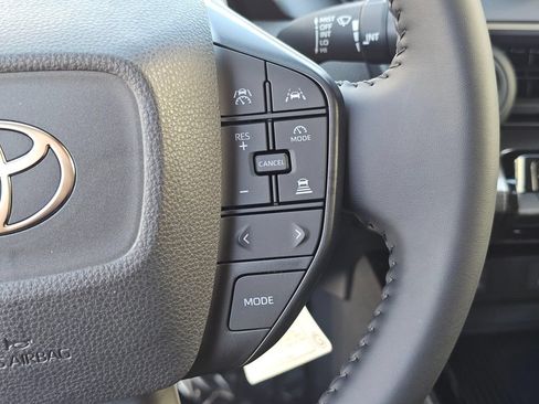Used 2027 Toyota Prius LE FWD image 29