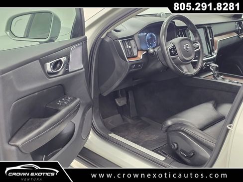 Used 2020 Volvo V60 T5 Cross Country w/ Protection Package Premier image 26