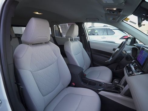 Certified 2023 Toyota Corolla Cross LE image 20