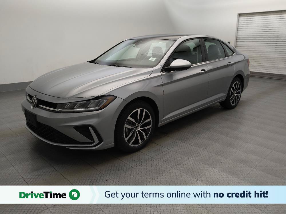 Used 2025 Volkswagen Jetta SE FWD image 1