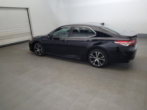 Used 2020 Toyota Camry SE image 3