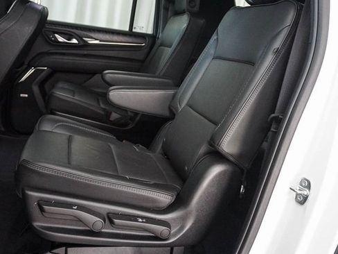 Used 2024 GMC Yukon XL Denali image 16
