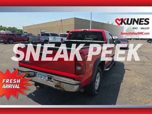Used 2007 Chevrolet Silverado 1500 LT w/ Extended Cab Value Package AWD/4WD image 6