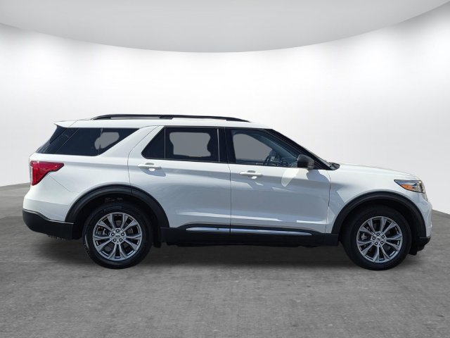 Used 2021 Ford Explorer XLT w/ Equipment Group 202A AWD/4WD image 3
