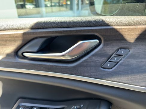 New 2025 Jeep Grand Cherokee L Limited w/ Luxury Tech Group II image 28