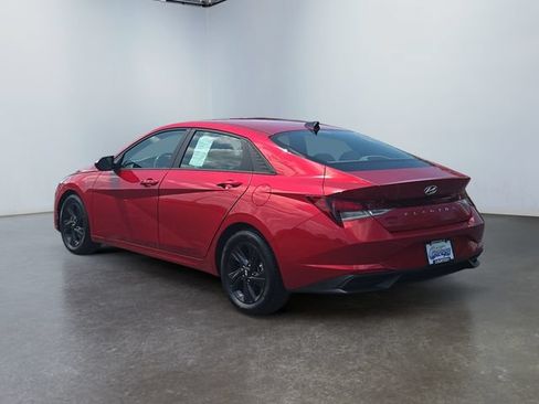 Used 2023 Hyundai Elantra SEL w/ Cargo Package FWD image 3