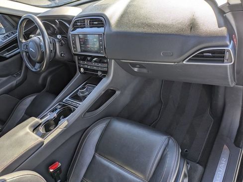 Used 2017 Jaguar F-PACE Prestige image 23