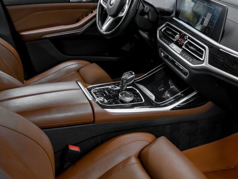 Used 2022 BMW X7 M50i w/ Executive Package image 28