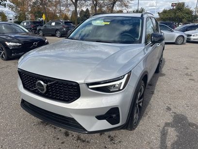 Used 2025 Volvo XC40 B5 Plus w/ Climate Package