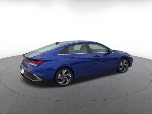 Used 2025 Hyundai Elantra Limited FWD image 14