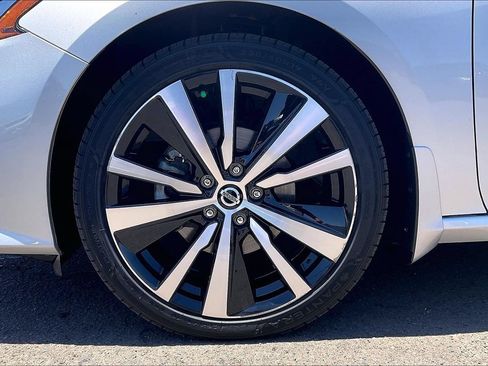 Used 2020 Nissan Altima 2.5 SR w/ Premium Package FWD image 18