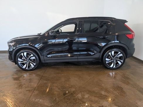 Used 2023 Volvo XC40 B5 Plus w/ Protection Package Premier image 3