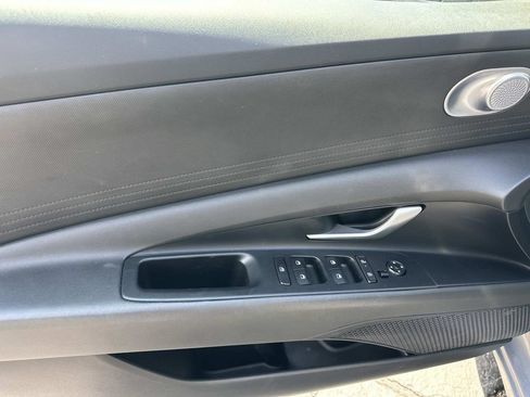 Used 2025 Hyundai Elantra SE w/ Cargo Package FWD image 15
