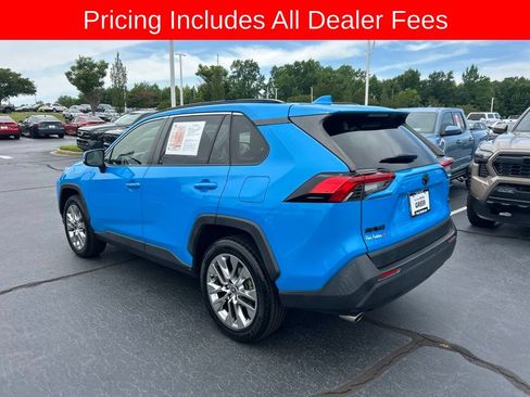 Used 2021 Toyota RAV4 XLE Premium FWD image 17