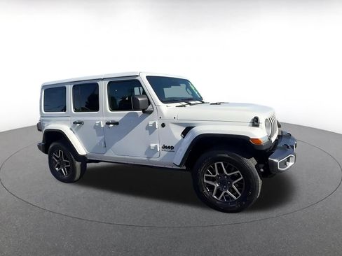 Used 2025 Jeep Wrangler Unlimited Sahara AWD/4WD image 2