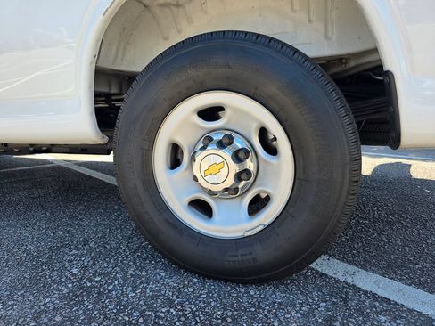 Certified 2025 Chevrolet Express 3500 LT w/ LT Preferred Equipment Group RWD image 28
