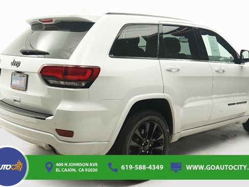 Used 2018 Jeep Grand Cherokee Altitude RWD image 6