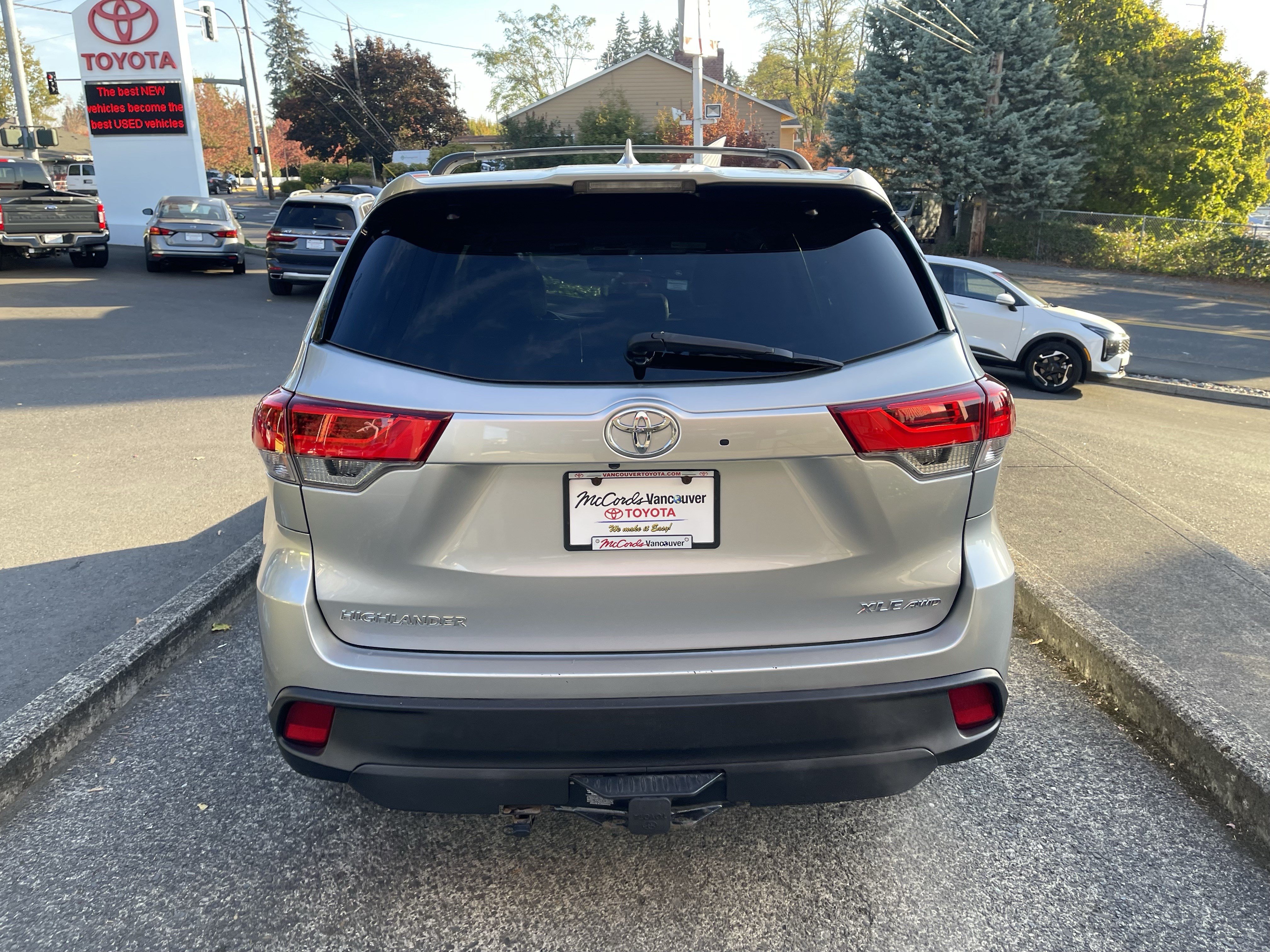 Certified 2018 Toyota Highlander XLE AWD/4WD image 6