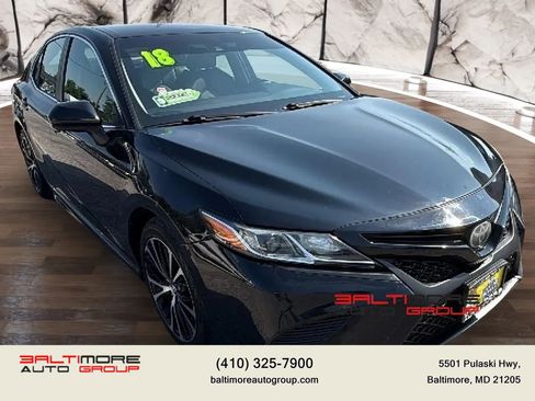 Used 2018 Toyota Camry SE FWD image 3