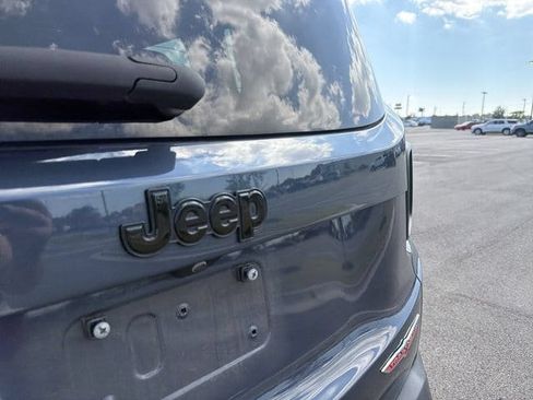Used 2023 Jeep Renegade Trailhawk AWD/4WD image 37