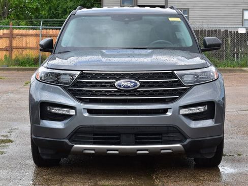 Used 2024 Ford Explorer XLT w/ Equipment Group 202A AWD/4WD image 2