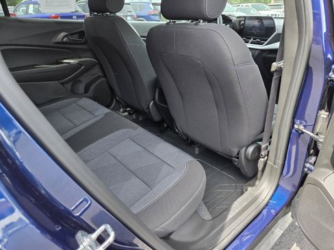 Used 2024 Chevrolet Trax LS w/ LS Convenience Package FWD image 19
