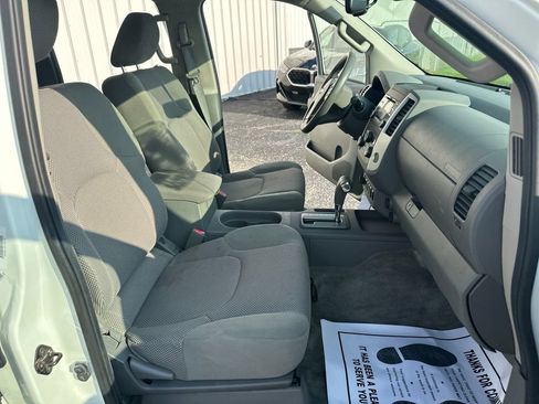 Used 2014 Nissan Frontier SV w/ SV Value Truck Package AWD/4WD image 19