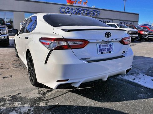 Used 2020 Toyota Camry SE image 8