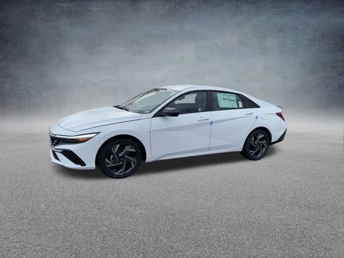 Used 2025 Hyundai Elantra SEL image 10