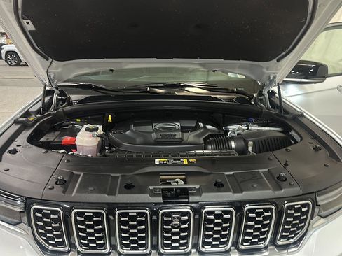 Used 2023 Jeep Grand Cherokee Summit image 13