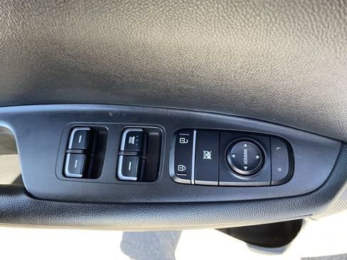 Used 2018 Kia Optima LX w/ 17" Alloy Wheels Package FWD image 17