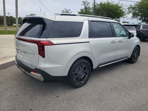 New 2026 Kia Carnival SX FWD image 4