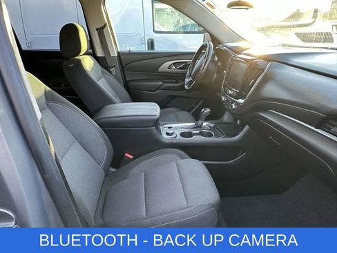 Used 2019 Chevrolet Traverse LT image 2