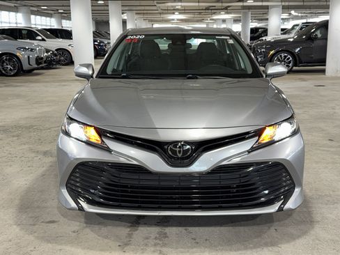Used 2020 Toyota Camry LE FWD image 3