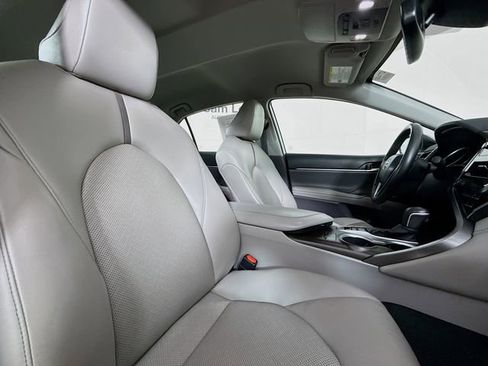 Used 2022 Toyota Camry XLE w/ Cold Weather Package image 26