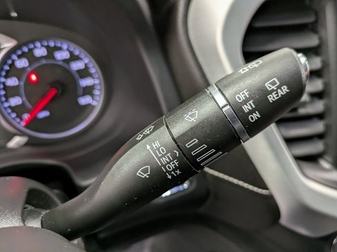 Used 2023 GMC Acadia SLE w/ Driver Convenience Package image 18