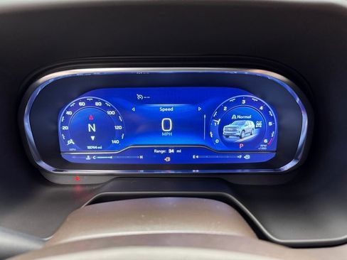 Used 2024 Chevrolet Suburban Z71 w/ Luxury Package image 15