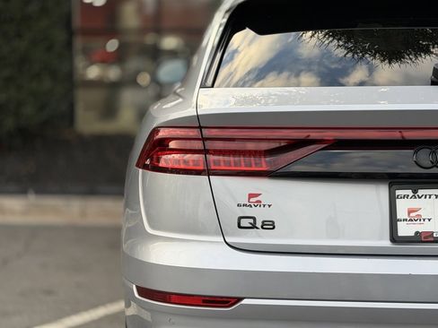 Used 2021 Audi Q8 Premium image 15