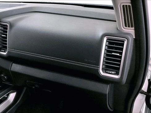 Used 2024 Nissan Frontier SV w/ SV Convenience Package image 15