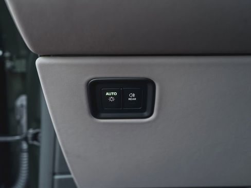 New 2025 Porsche Macan Turbo Electric image 18