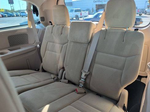 Used 2016 Dodge Grand Caravan American Value Package FWD image 18