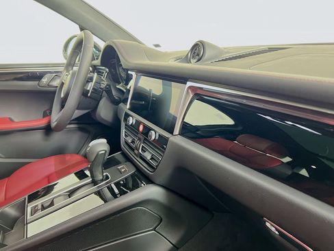 New 2026 Porsche Macan image 31