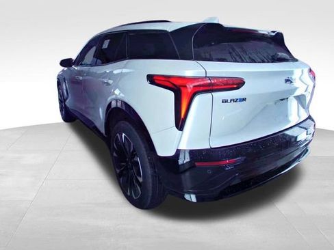Used 2024 Chevrolet Blazer EV RS AWD/4WD image 3