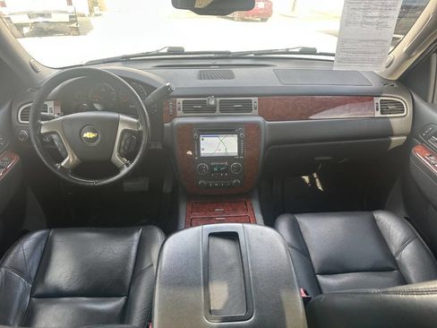 Used 2013 Chevrolet Avalanche LTZ image 42