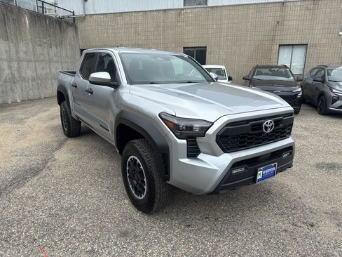 Used 2024 Toyota Tacoma TRD Off-Road AWD/4WD image 9